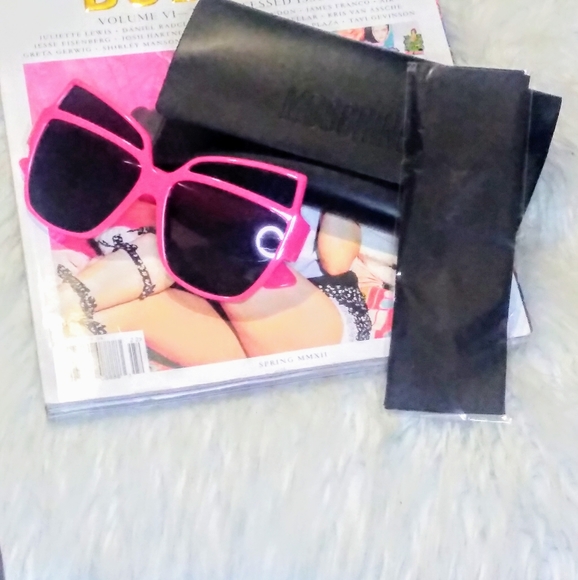🔥Moschino Pink Sunglasses - Picture 6 of 8